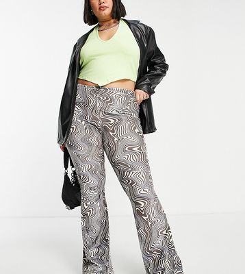 Daisy Street Plus high waisted flare pants in brown trippy wave print-Multi