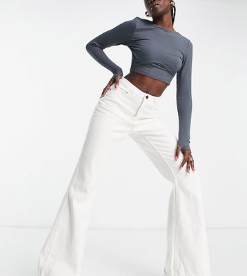 Missguided flared jeans in white