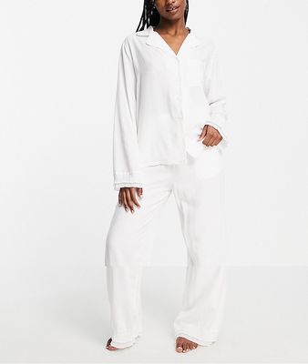 Night ruffle trim cotton pajama set in white