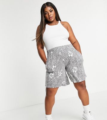 Yours spot & floral flippy shorts in sage-Green