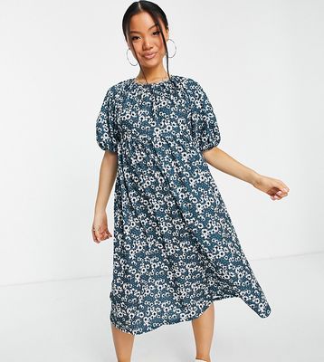 ASOS DESIGN Petite midi smock dress with short puff sleeves in blue daisy print-Blues