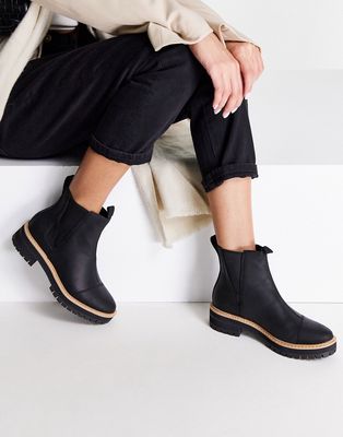 TOMS Dakota water resistant leather pull on chelsea boots in black