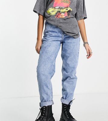 ASOS DESIGN Petite high rise 'original' mom jeans in lightwash-Blues