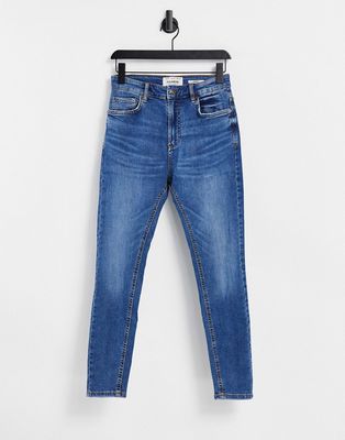 Pull & Bear carrot jeans in mid wash blue-Blues
