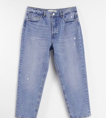 Stradivarius Petite mom fit vintage jeans in light wash-Blues
