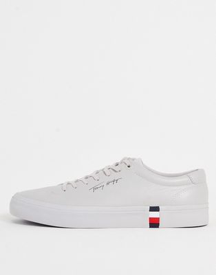 Tommy Hilfiger corporate modern sneakers in white