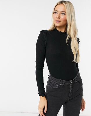 Pieces long sleeved ribbed top with lettuce hem edges in black