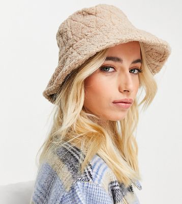 My Accessories London Exclusive quilted sherpa bucket hat in beige-Neutral