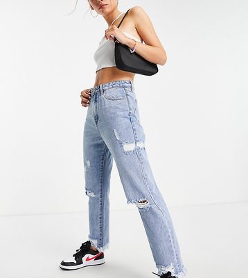 Missguided Petite Wrath straight leg jeans with rips in lightwash blue-Blues