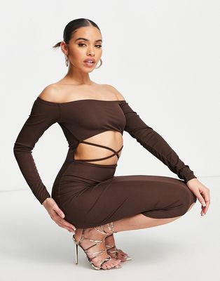 I Saw It First off-the-shoulder cut out midi dress in chocolate-Brown
