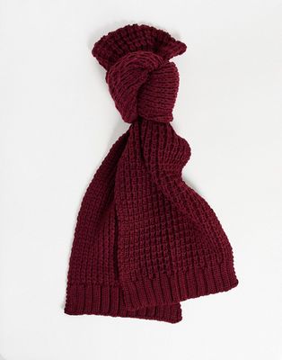 ASOS DESIGN knitted scarf in burgundy-Red