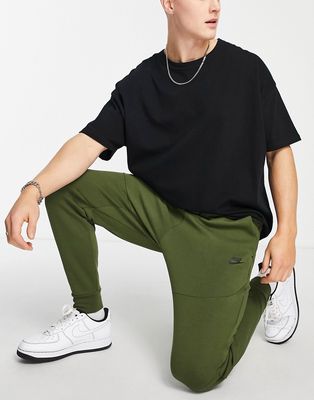 Nike Tech Fleece sweatpants in khaki-Green