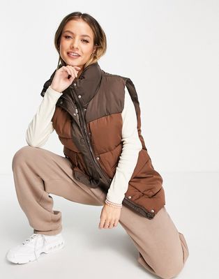 Pull & Bear reversible padded vest in chocolate mix-Brown