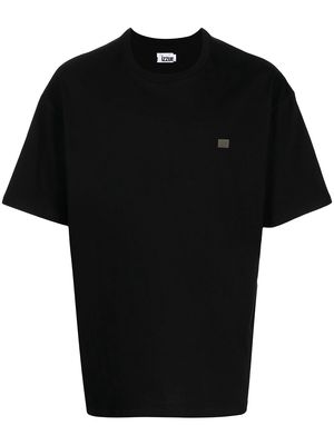 izzue logo-patch short-sleeved T-shirt - Black