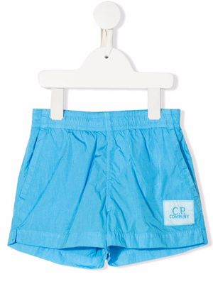 C.P. Company Kids logo-patch swim shorts - Blue