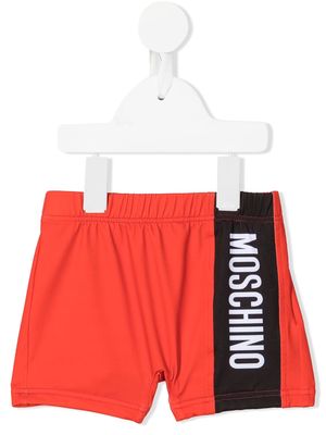 Moschino Kids logo stripe swimming shorts - Red