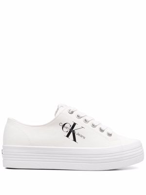 Calvin Klein logo-print platform sneakers - White