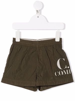 C.P. Company Kids embroidered-logo swim shorts - Green