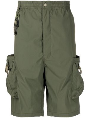 izzue knee-length cargo shorts - Green