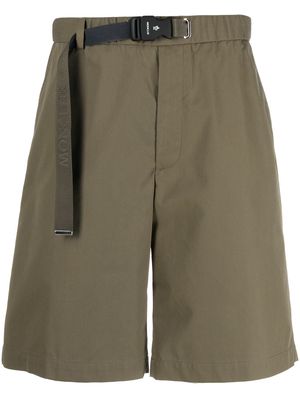 Moncler logo-fastening Bermuda shorts - Green