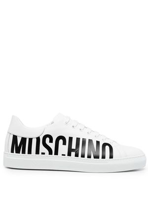 Moschino logo-print low top sneakers - White