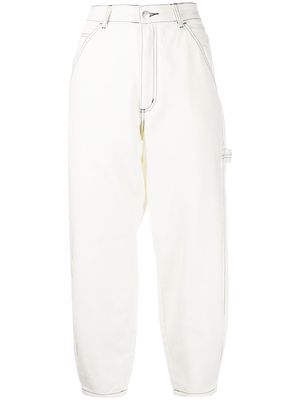izzue logo-patch cropped trousers - White