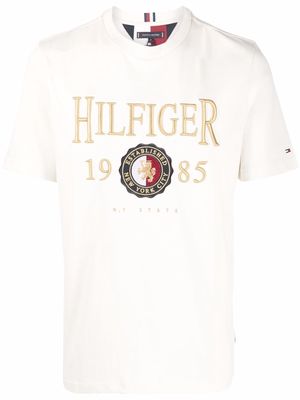 Tommy Hilfiger embroidered logo T-shirt - Neutrals