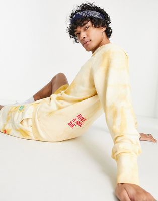 Nike Statement HBR crew neck dye-effect fleece sweatshirt in pale yellow
