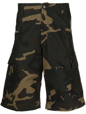 Carhartt WIP camouflage cargo shorts - Green