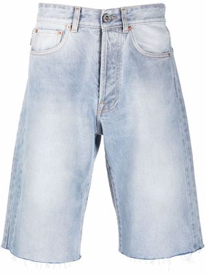 VETEMENTS knee-length denim shorts - Blue