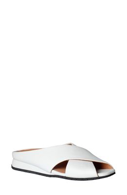 L'Amour des Pieds Teverly Sandal in White