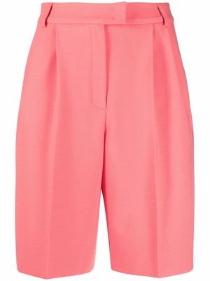 12 STOREEZ pleat-detail knee-length tailored shorts - Pink