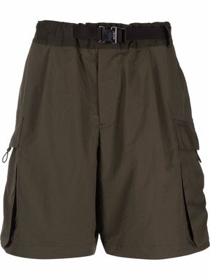 sacai belted multi-pocket cargo shorts - Green