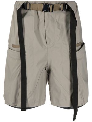 sacai buckle-fastened cargo shorts - Grey