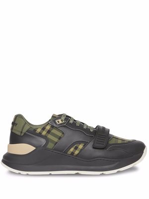 Burberry panelled low-top sneakers - Green