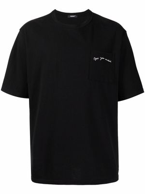 UNDERCOVER graphic-print slogan-embroidered T-shirt - Black