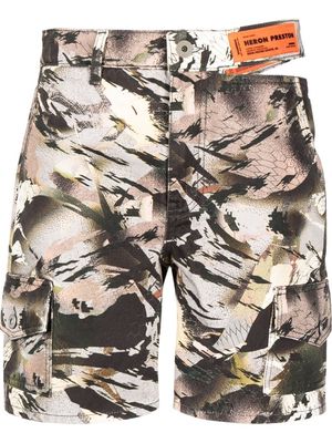 Heron Preston camouflage print cut-out trousers - Brown