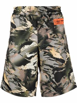 Heron Preston camouflage-print shorts - Green