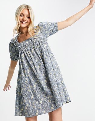 QED London cotton poplin puff sleeve smock dress in ditsy floral-Blues