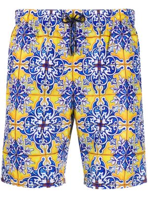 Dolce & Gabbana Maiolica print swimming shorts - Yellow