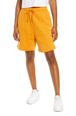 NIKE Sportswear Essential Fleece Shorts in Light Curry/White