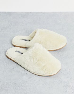 Pieces fluffy slippers in cream-White