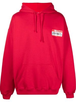 VETEMENTS logo-patch pullover hoodie - Red