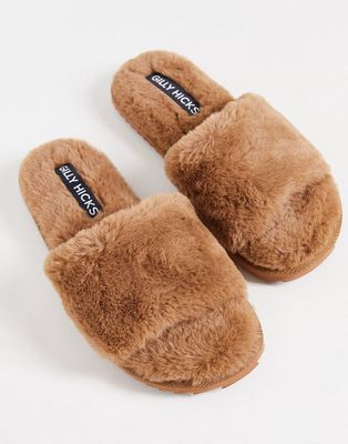 Gilly Hicks fuzzy sliders in beige-Brown