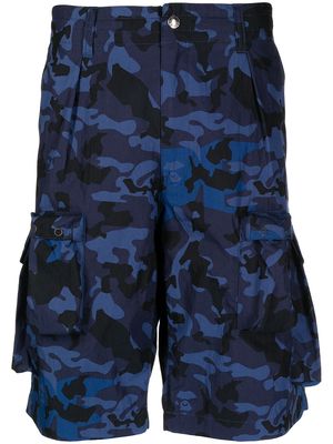 A BATHING APE® camouflage-print cargo shorts - Blue