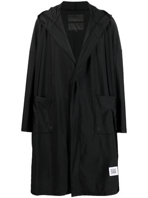 Fumito Ganryu logo-patch rain coat - Black