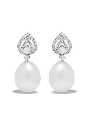 Kiki McDonough 18kt white gold lotus pear diamond detail pearl earrings