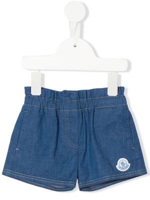 Moncler Enfant logo-patch denim shorts - Blue