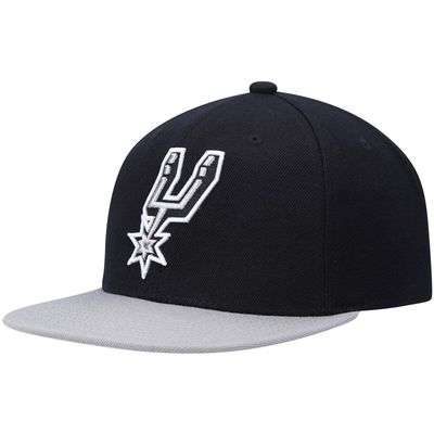 Men's Mitchell & Ness Black/Silver San Antonio Spurs Team Two-Tone 2.0 Snapback Hat
