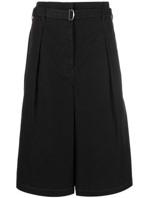 Lemaire pleat-detail belted knee-length shorts - Black